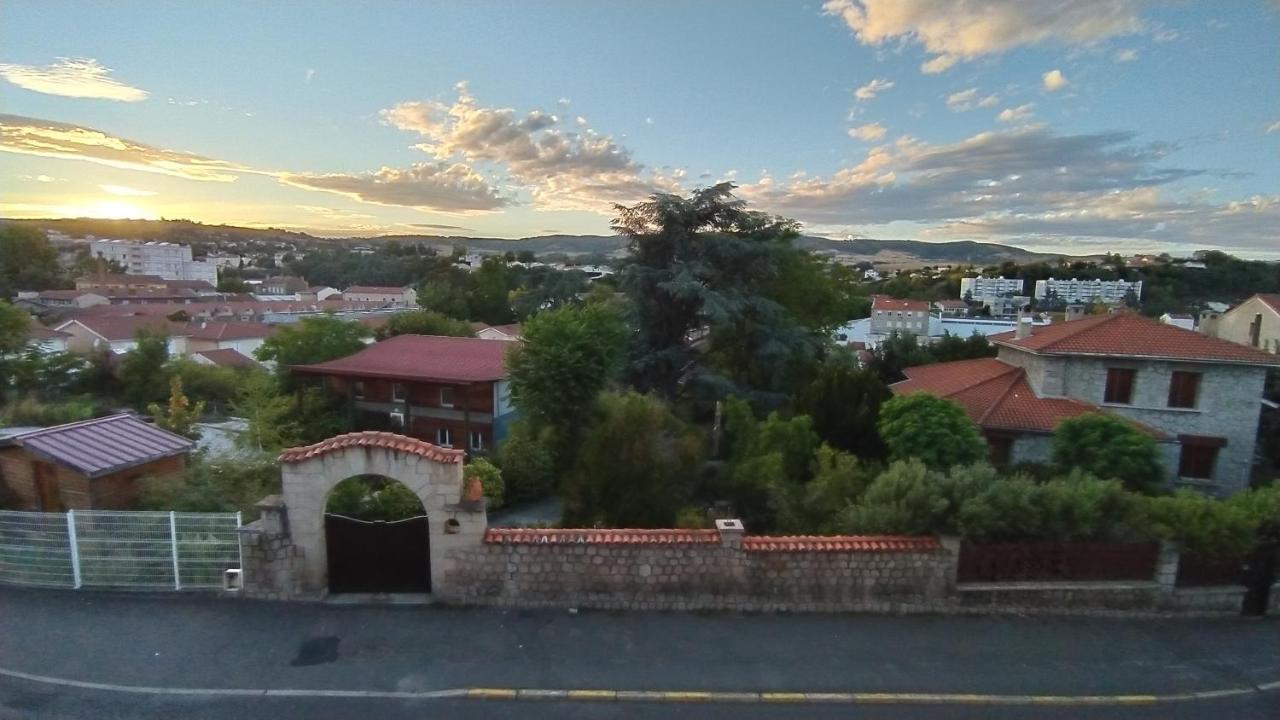 La Batisse De Saint-Chamond Bed & Breakfast ภายนอก รูปภาพ